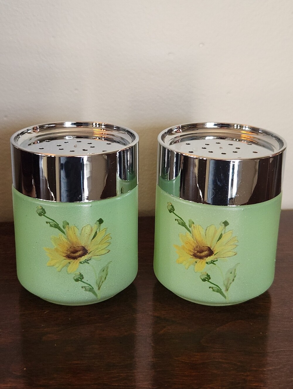 1940s/1950s Tipp City Satin Glass Shakers - Yellow Sunflower